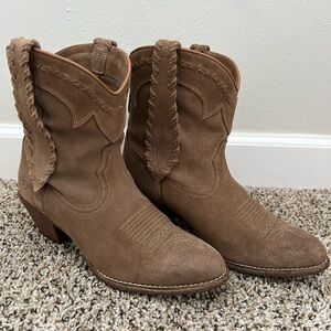 Light Brown Ariat Cowboy Boots